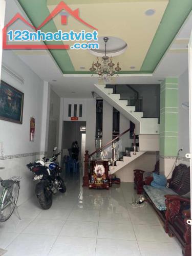 💥 NHÀ ĐẸP GẦN MẶT TIỀN NGUYỄN VĂN QUÁ – HẺM RỘNG AN NINH – 2PN, 3WC – SỔ VUÔNG HOÀN CÔNG