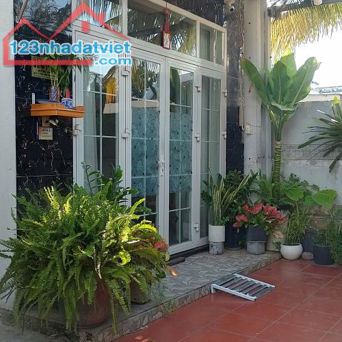 Nhà Đẹp - Hẻm xe hơi 6m - Kế Lê Văn Việt - Sổ nở hậu tài lộc - Hoàn công đủ - Chỉ 5 tỷ