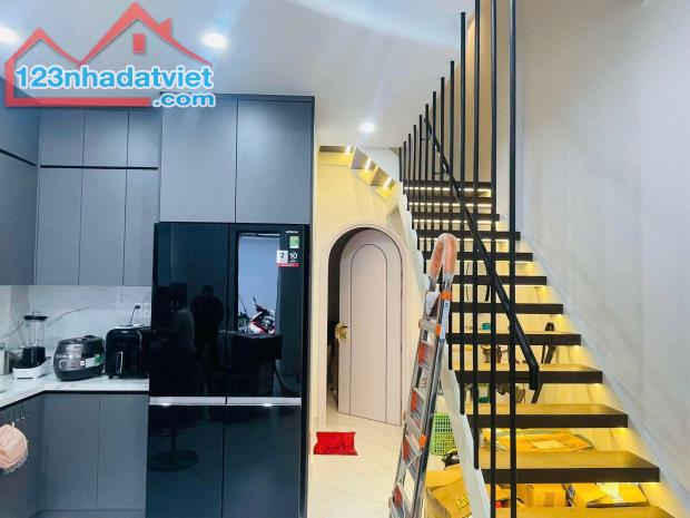Nhà mới-Ngay Lê Văn Việt-Hẻm xe hơi-Cạnh ĐH TCMKT- Sổ vuông vức hoàn công đủ- Chỉ 4.75 tỷ - 1