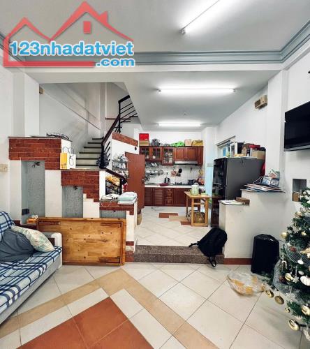 Bán nhà hẻm 10m, Nguyễn Kiệm, P3, Phú Nhuận, 44m2, 4 tầng. ngang 4,9m