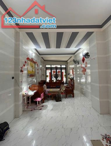 BÁN NHÀ 3 TẦNG HUỲNH TẤN PHÁT – GẦN PHÚ MỸ HƯNG – XE HƠI ĐỖ CỬA – CHỈ 8 TỶ