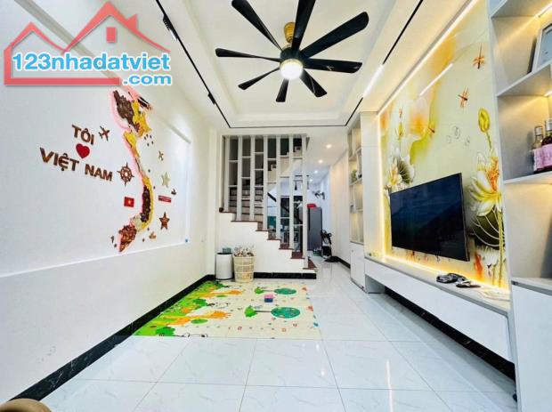 Cho thuê nhà nguyên căn ngõ 168 Kim Giang, 5 tầng x 38m2, 5 ngủ, 15 Triệu ở gia đình