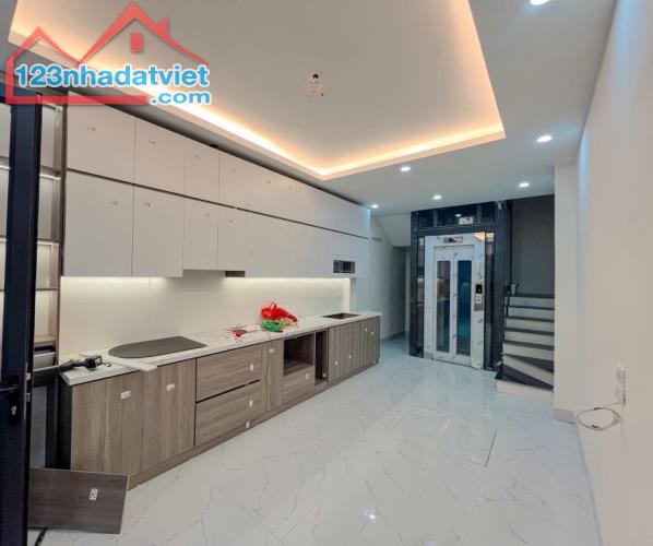 BÁN NHÀ MỚI TINH - HOÀNG VĂN THỤ, HOÀNG MAI - THANG MÁY - 3 BƯỚC RA Ô TÔ TRÁNH 	•	DT: 34/3 - 1