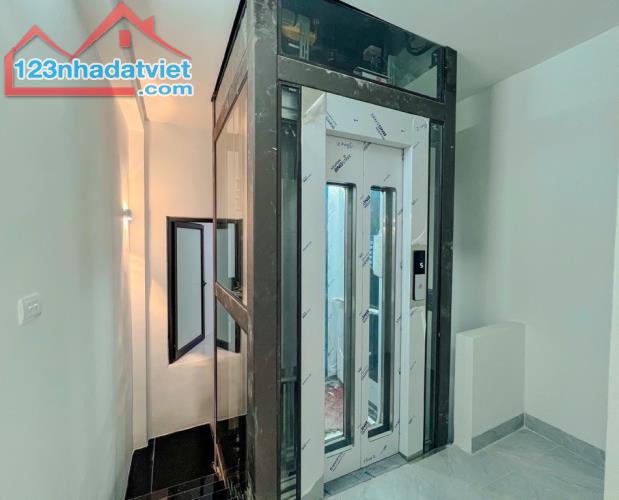 BÁN NHÀ MỚI TINH - HOÀNG VĂN THỤ, HOÀNG MAI - THANG MÁY - 3 BƯỚC RA Ô TÔ TRÁNH 	•	DT: 34/3 - 2