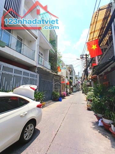 BÁN NHÀ GÓC 2 MẶT HẺM XE HƠI – NỞ HẬU TÀI LỘC – VỪA Ở VỪA CHO THUÊ – ĐƯỜNG LẠC LONG QUÂN,
