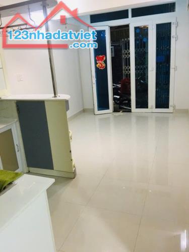 BÁN NHÀ 5 TẦNG, HẺM XE HƠI 3 Mét THÔNG TRẦN HƯNG ĐẠO Q1