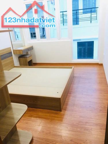 BÁN NHÀ 5 TẦNG, HẺM XE HƠI 3 Mét THÔNG TRẦN HƯNG ĐẠO Q1 - 1