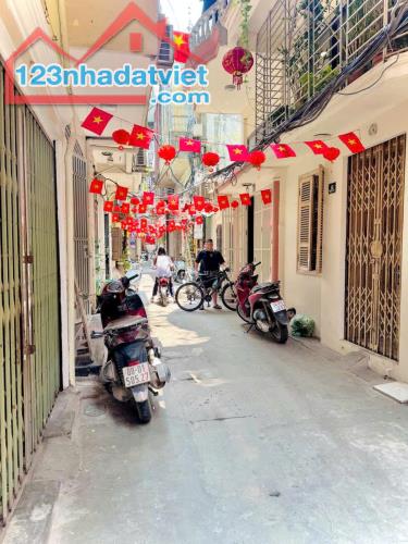 Bán nhà riêng tại Bạch Mai, 5,5 tỷ, 28m2, 2PN, 3WC Nhà dân xây trước nhà 3m cách phố 44m - 2