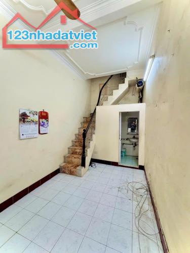 Bán nhà riêng tại Bạch Mai, 5,5 tỷ, 28m2, 2PN, 3WC Nhà dân xây trước nhà 3m cách phố 44m - 4