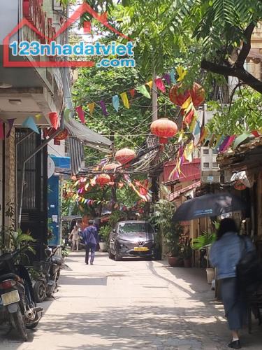 Bán nhà Đội Cấn, Ba Đình. DT: 150m2 x mặt tiền 7m, Ô tô lùi tận cửa. Giá 26,5 tỷ - 2