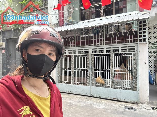 NHÀ BÁN MẶT TIỀN XE HƠI CHẠY NGANG- TRƯỚC NHÀ 4M- GẦN CÔNG VIÊN KHÁNH HỘI - QUA QUẬN 1 VÀ