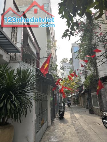 NHÀ BÁN MẶT TIỀN XE HƠI CHẠY NGANG- TRƯỚC NHÀ 4M- GẦN CÔNG VIÊN KHÁNH HỘI - QUA QUẬN 1 VÀ - 2