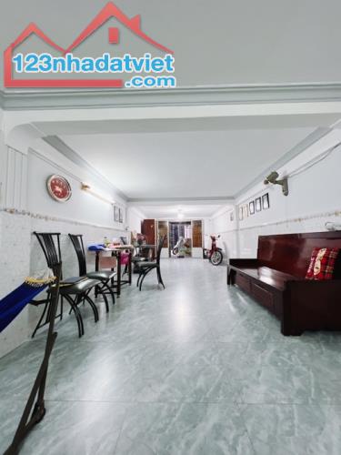NHÀ BÁN MẶT TIỀN XE HƠI CHẠY NGANG- TRƯỚC NHÀ 4M- GẦN CÔNG VIÊN KHÁNH HỘI - QUA QUẬN 1 VÀ - 3