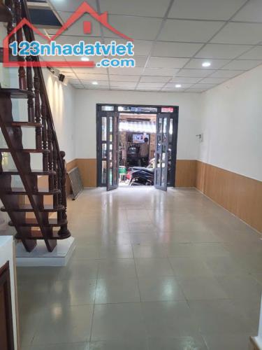 SÁT MẶT TIỀN TRUNG TÂM Q4 
NGANG 3.5 NỞ 3.8 DÀI 9 
HƠN 2 TỶ