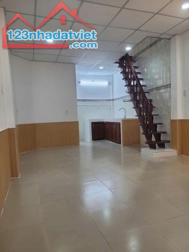 SÁT MẶT TIỀN TRUNG TÂM Q4 
NGANG 3.5 NỞ 3.8 DÀI 9 
HƠN 2 TỶ - 1