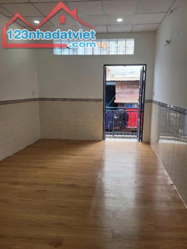 SÁT MẶT TIỀN TRUNG TÂM Q4 
NGANG 3.5 NỞ 3.8 DÀI 9 
HƠN 2 TỶ - 2