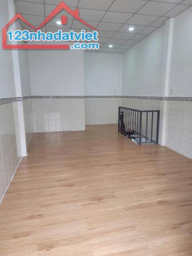 SÁT MẶT TIỀN TRUNG TÂM Q4 
NGANG 3.5 NỞ 3.8 DÀI 9 
HƠN 2 TỶ - 3