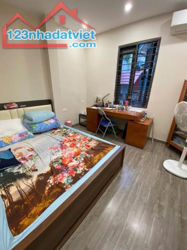 Bán nhà dân xây Đống Đa 45m, 5 tầng, 12.8 tỷ, ô tô, phân lô cán bộ, 2 thoáng - 2