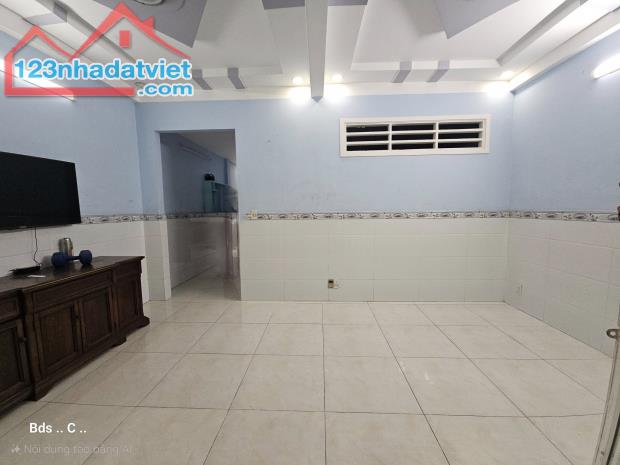 Nhà sổ riêng lầu trệt Kp Đông Ba,- Phường Bình Hòa. - lh 03548300108 e đoàn xem nhà - 2