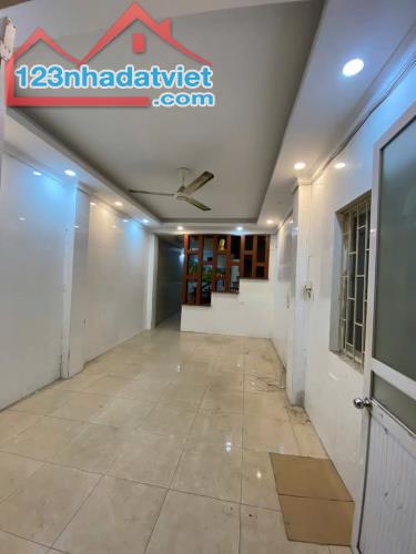 Cho thuê nhà ngõ phố Lê Trọng Tấn Thanh Xuân 42m x 3 tầng, giá 8tr/tháng