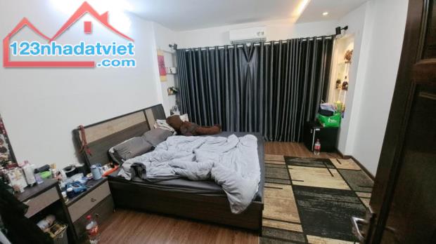 MỘT CĂN DUY NHẤT43M-5 TẦNG-6 PHÒNG-HOÀNG QUỐC VIỆT-CẦU GIẤY-NHÀ DÂN XÂY- 6,6 TỶ - 3