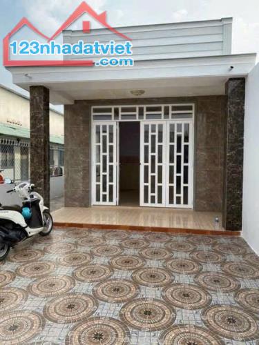 !! Bán Gấp Căn Nhà 96m2 sổ hồng riêng 840tr ở Bà Điểm Hóc Môn
