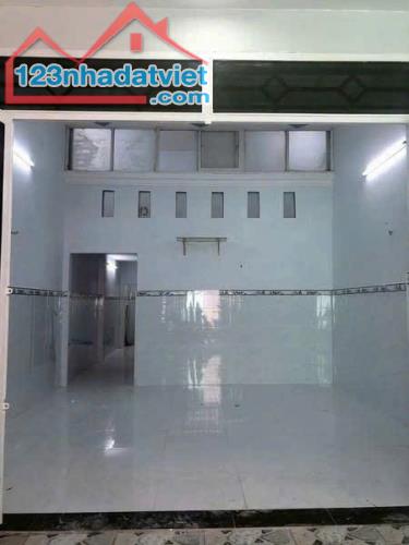 !! Bán Gấp Căn Nhà 96m2 sổ hồng riêng 840tr ở Bà Điểm Hóc Môn - 3