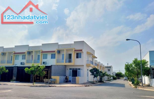 TRẢ TRƯỚC 300 TRIỆU - SỞ HỮU NHÀ PHỐ LIỀN KỀ  PHONG CÁCH CHÂU ÂU TẠI TÂY NINH - 3