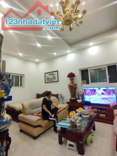 8 tỷ có nhà đẹp Kim Mã 50m2 thông Đội Cấn - Đầy đủ nội thất - Ngõ thẳng tắp
