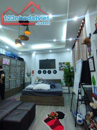 8 tỷ có nhà đẹp Kim Mã 50m2 thông Đội Cấn - Đầy đủ nội thất - Ngõ thẳng tắp - 2