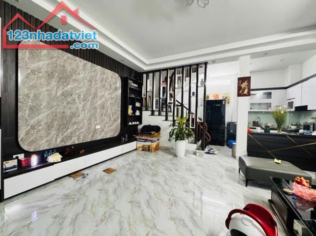 Kim Mã 45m2 x Mặt tiền rộng 5.6M - 2 thoáng trước sau - Ở sướng