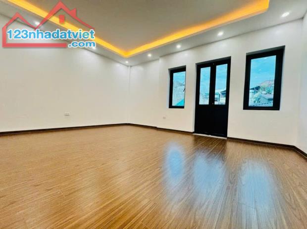 Kim Mã 45m2 x Mặt tiền rộng 5.6M - 2 thoáng trước sau - Ở sướng - 1