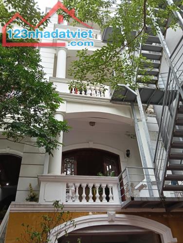 SIÊU PHẨM TRÍCH SÀI - KHÁCH SẠN VỊ TRÍ VÀNG - 20M RA HỒ TÂY - 6 Ô TÔ ĐỂ TRONG NHÀ