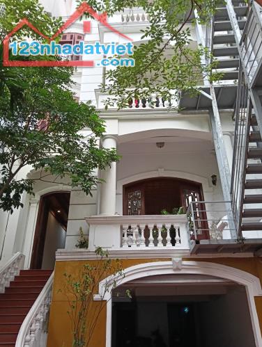SIÊU PHẨM TRÍCH SÀI - KHÁCH SẠN VỊ TRÍ VÀNG - 20M RA HỒ TÂY - 6 Ô TÔ ĐỂ TRONG NHÀ - 1