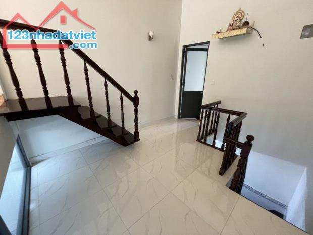 PHƯỜNG 8 TÂN BÌNH - GIÁP TRUNG TÂM Q 10 - HẺM 3.5M THÔNG 958 LẠC LONG QUÂN- 3 TẦNG - 2 - 3