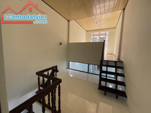 PHƯỜNG 8 TÂN BÌNH - GIÁP TRUNG TÂM Q 10 - HẺM 3.5M THÔNG 958 LẠC LONG QUÂN- 3 TẦNG - 2 - 4