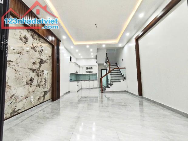 Bán nhà 4 tầng lô góc độc lập ngõ 633 Thiên Lôi