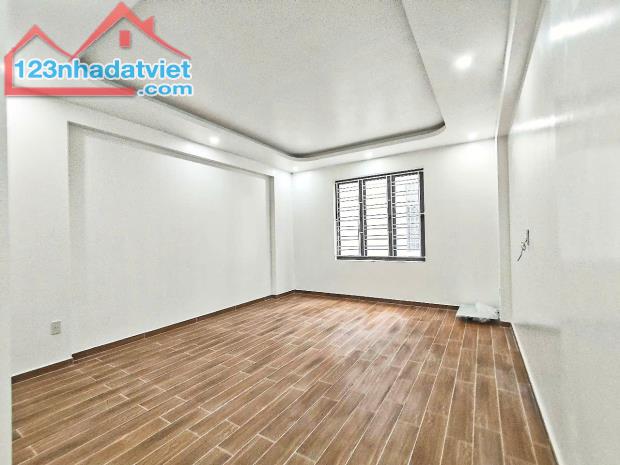 Bán nhà 4 tầng lô góc độc lập ngõ 633 Thiên Lôi - 4