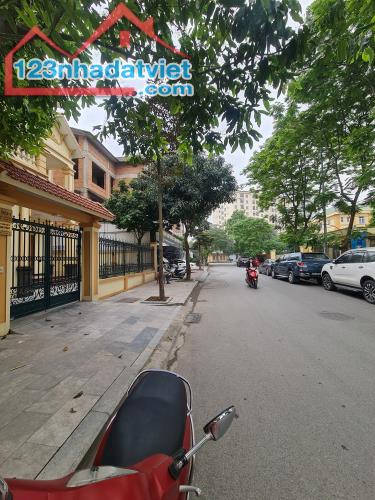 Phân lô Linh Đàm, Đặng Xuân Bẳng - 80m2 - 5 tầng - Mặt Tiền 6M - Ô tô Tránh, Vỉa Hè