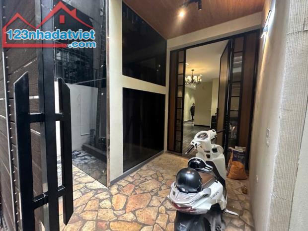 Nhà Tứ Liên 6 tầng - Thang máy - Full nội thất - Diện tích 70m2 - 14,5 tỷ