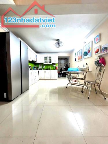 HIẾM CÓ - NHÀ PHỐ LONG BIÊN 4 TẦNG ĐẸP NHƯ MƠ - GẦN AEON, CẦU VĨNH TUY CHỈ 200M - 2