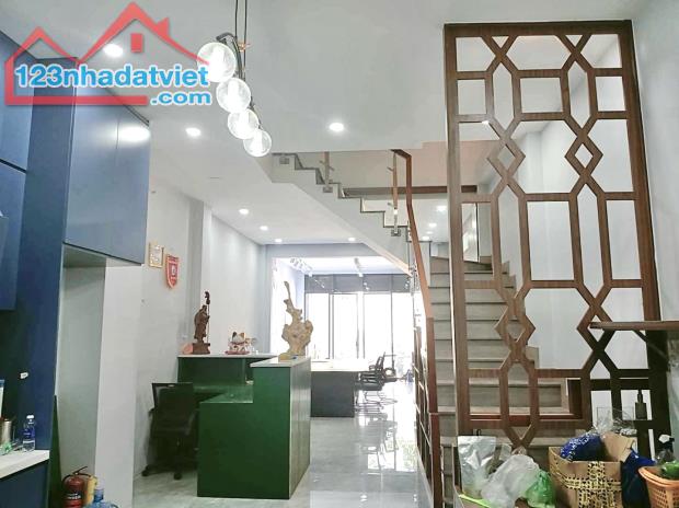 🌴 Ngay Vinhom, sát khu công nghệ cao - nhà 4 tầng 72mv, Hoàn công đủ, có giếng trời, hxh. - 1