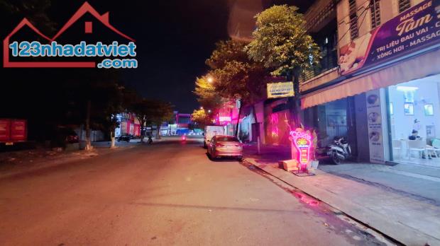 BÁN NHÀ KINH DOANH NHÀ NGHỈ - 2 MẶT TIỀN - GẦN BẾN XE TRUNG TÂM