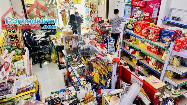 CẦN BÁN GẤP NHÀ MẶT PHỐ NGUYỄN CHÍNH - 1