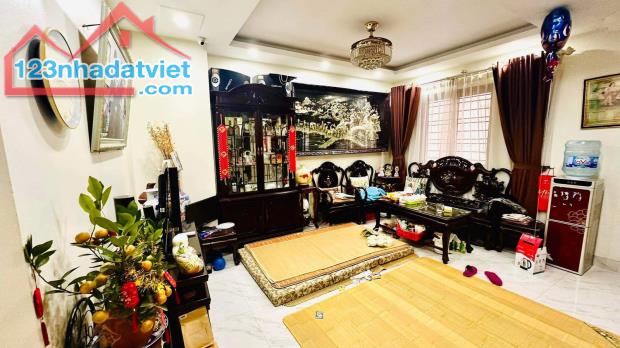 CẦN BÁN GẤP NHÀ MẶT PHỐ NGUYỄN CHÍNH - 3