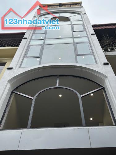 Nhà mới koong, 7 tầng, thang máy, ô tô đỗ đậu đỗ, Phương Mai - Đống Đa