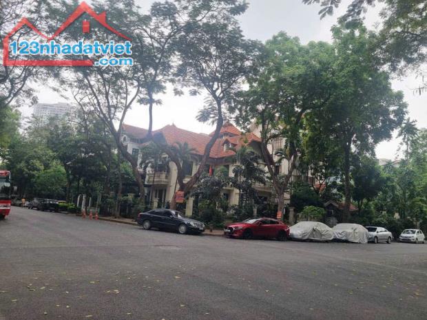 BIỆT THỰ VÍP BÁN ĐẢO LINH ĐÀM - HÀNG XÓM ĐẠI GIA LỚN - VIEW HỒ, SAU 1 DÃY RA MẶT HỒ - 3