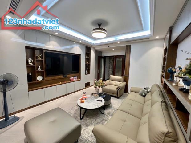 Bán nhà 6 tầng thang máy, ô tô vào nhà phố Nguyễn Chí Thanh, Đống Đa, 54m, 17.5 tỷ - 1