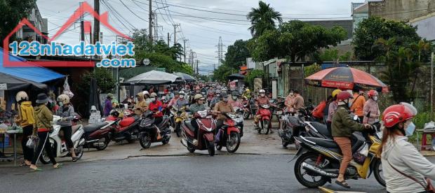 Chính chủ cần bán gấp lô đất kinh doanh buôn bán sầm uất đường 15m trục chính vào KCN - 1