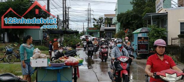 Chính chủ cần bán gấp lô đất kinh doanh buôn bán sầm uất đường 15m trục chính vào KCN - 3